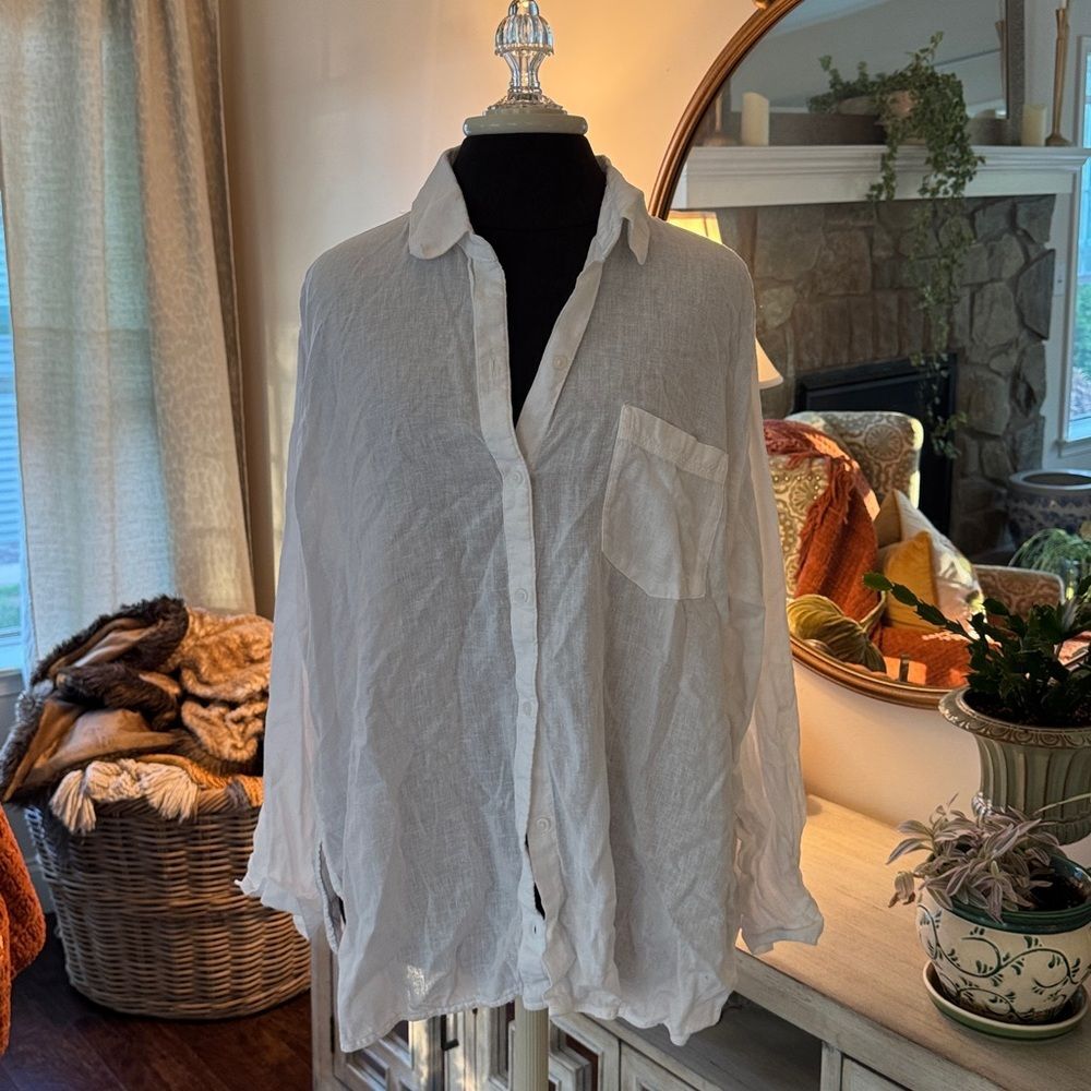 White Old Navy, boyfriend size large Button-Up Shirt